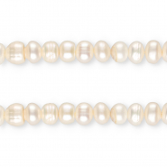 TQ Freshwater pearls flat round 7x6mm Natural White