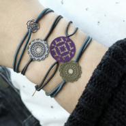 Inspirational Sets Less is more: bracelets made with glass beads