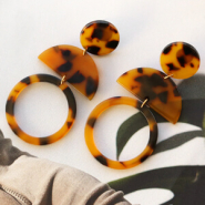 Inspirational Sets Trend alert: trendy resin pendants