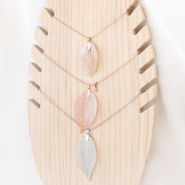 Inspirational Sets Necklaces decorated with autumn leaf pendants