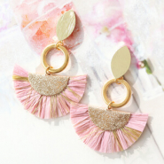 Inspirational Sets DIY: Summer-proof earrings with tassel charms
