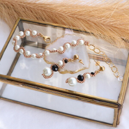 Inspirational Sets Elegant jewellery inspiration with timeless glass pearls 