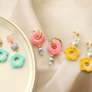 Inspirational Sets Get creative with trendy acrylic flower beads