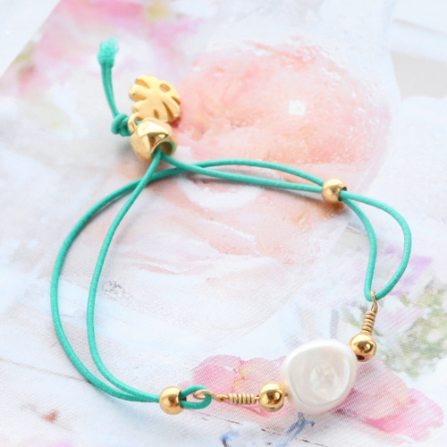 Summery bracelets with coloured elastic cord and colourful beads