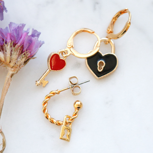 You can easily make these earrings, bracelets and necklace yourself with DQ European metal charms: