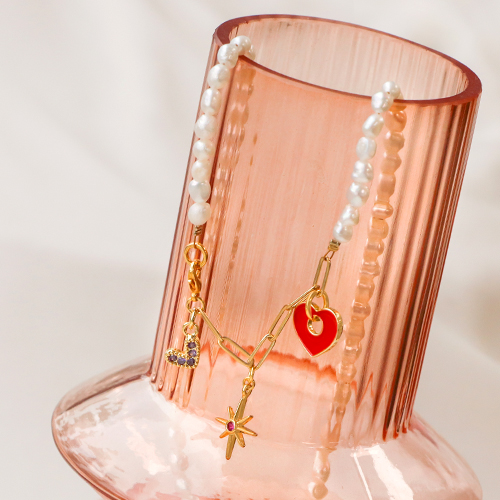 Create cheerful jewellery with these trendy charms and clasps