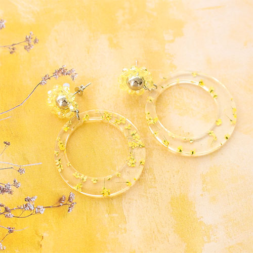 Create statement earrings with resin pendants