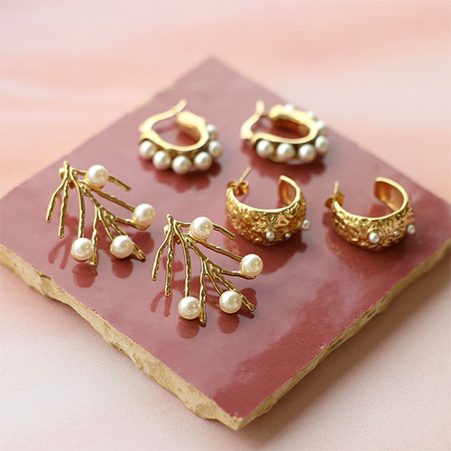 How to present stainless steel earrings and bracelets