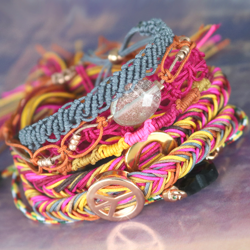 Create trendy bracelets? Take a look at the inspiration of this hip cord!