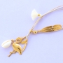 Summer proof: sunglasses cords with golden details and minimalist earrings