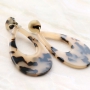 Make earrings yourself with resin pendants with DQ metal earrings