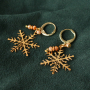 Do you need some inspiration? Discover how we make jewellery with Christmas charms.