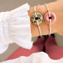 See here how to make beautiful earrings and bracelets with natural stone disc charms
