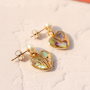 Mix & match with statement pendants: create something unique
