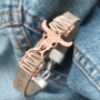 With these fun wooden and acrylic pendants you can create jewellery with a special western boho look