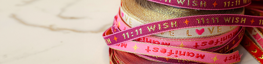 Ribbon text